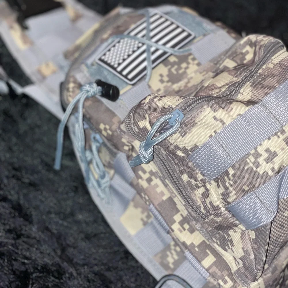 Camo shoulder army bag.